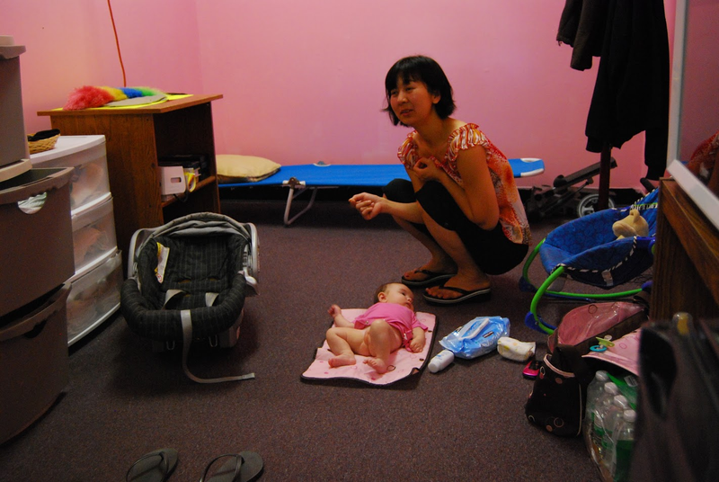 Illustration for article titled A Day in a Nail Salon in East Hartford, CT, in Photos